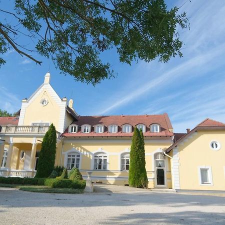Rosenberg Kuria Bed & Breakfast Taplanszentkereszt Luaran gambar
