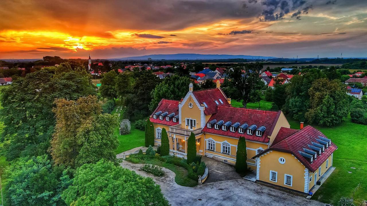 Rosenberg Kuria Bed & Breakfast Taplanszentkereszt Luaran gambar