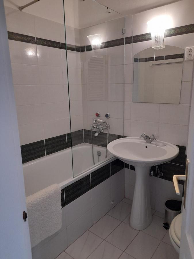 Rosenberg Kuria Bed & Breakfast Taplanszentkereszt Luaran gambar