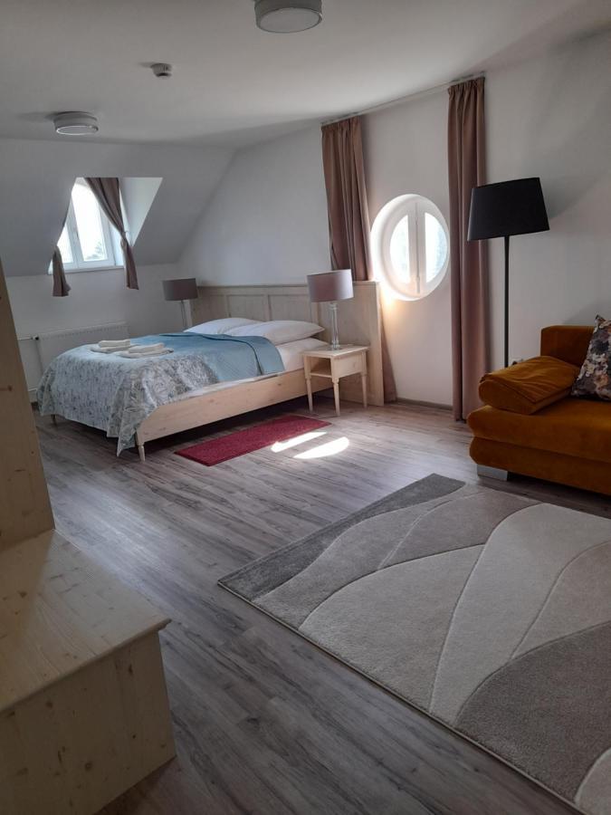 Rosenberg Kuria Bed & Breakfast Taplanszentkereszt Luaran gambar